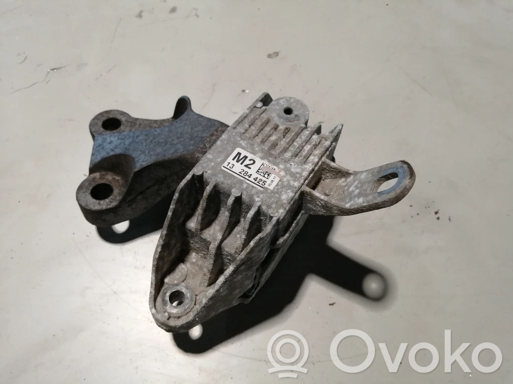 Chevrolet Cruze Engine mount bracket 