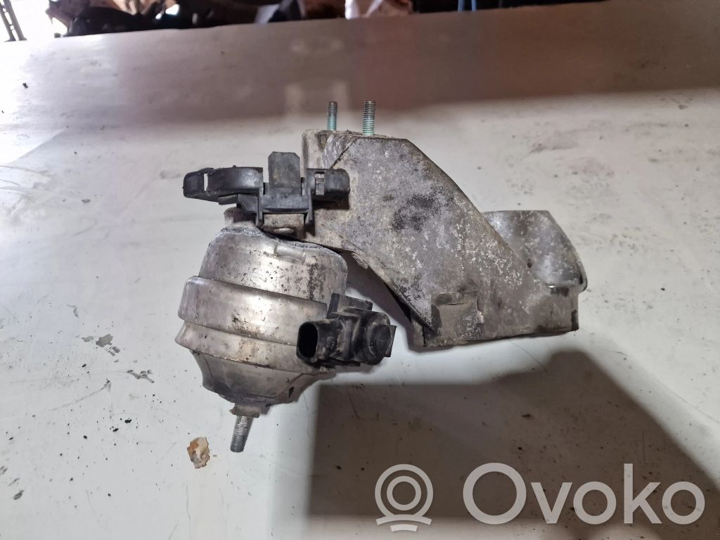 Engine mount bracket