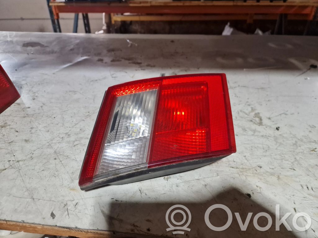 Tailgate rear/tail lights