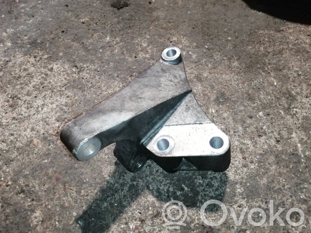Buick Encore I Engine mounting bracket 