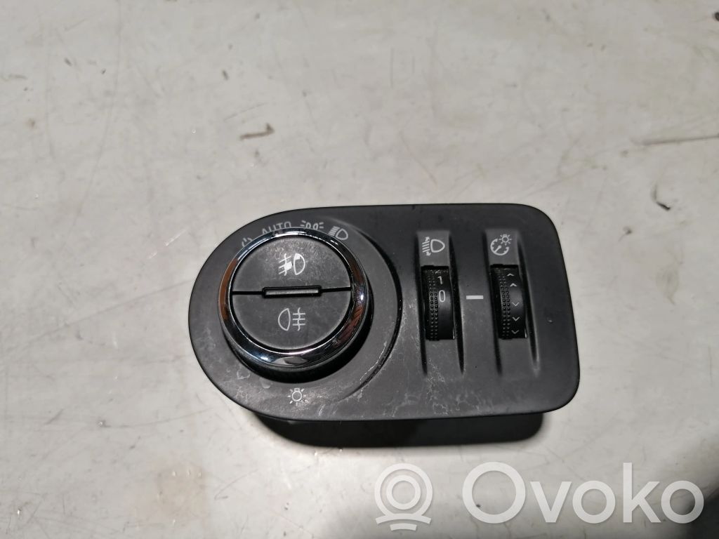 Opel Zafira C Light switch 