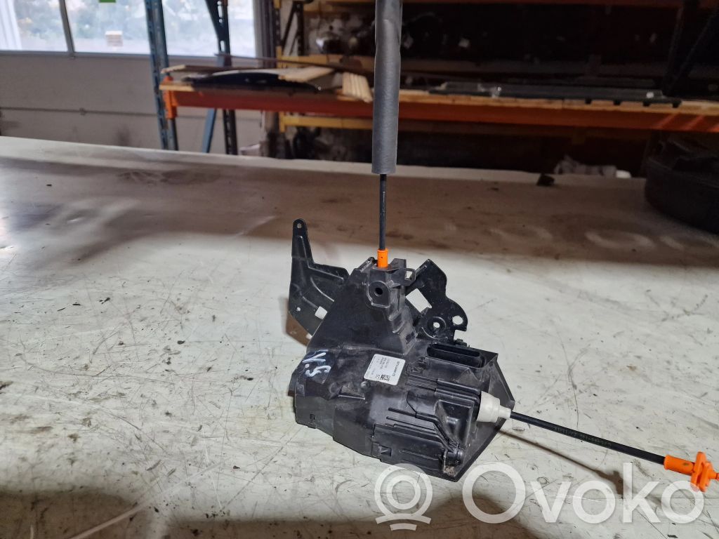 Jaguar XE Takaoven lukko 