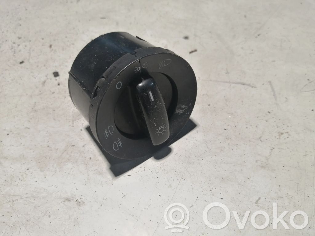 Volkswagen Tiguan Light switch 