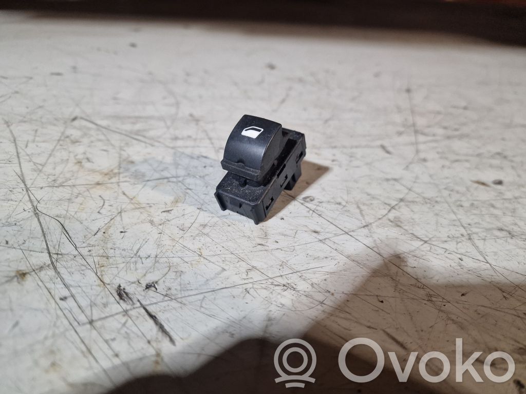 Peugeot 5008 Electric window control switch 
