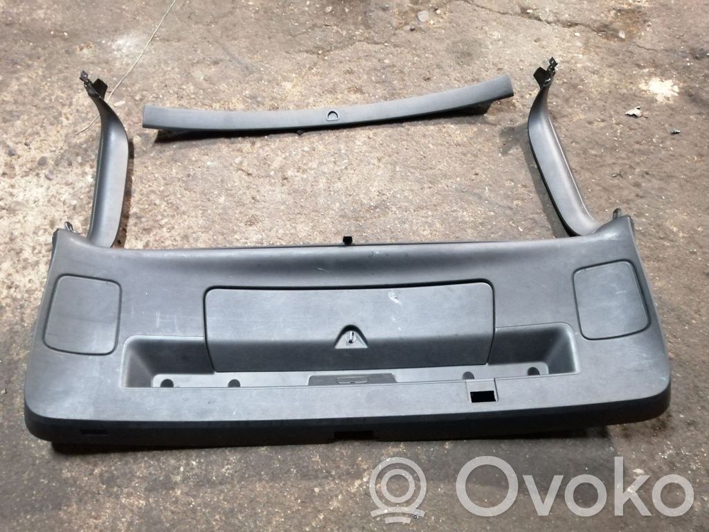 Audi Q7 4L Poszycie / Tapicerka tylnej klapy bagażnika 