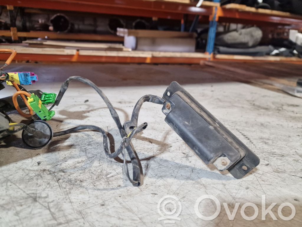 Tailgate opening switch   3063430