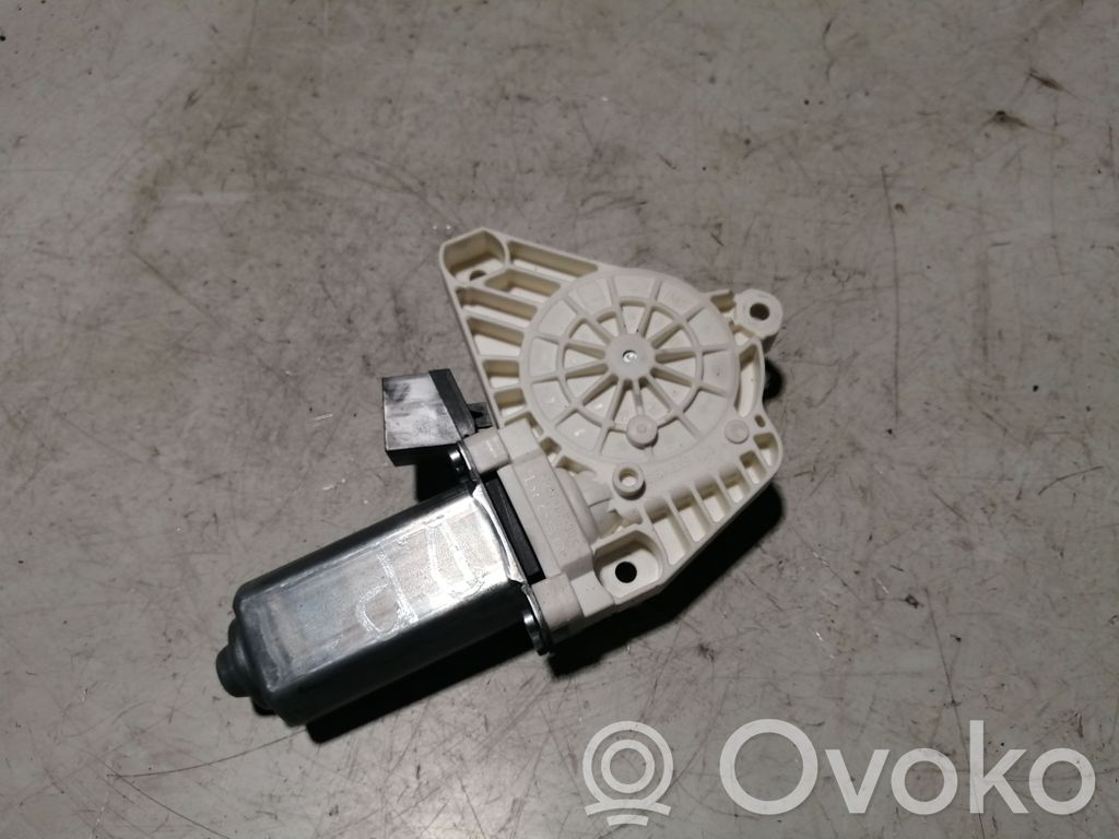 Mercedes-Benz B W245 Motor macara geam ușă față 