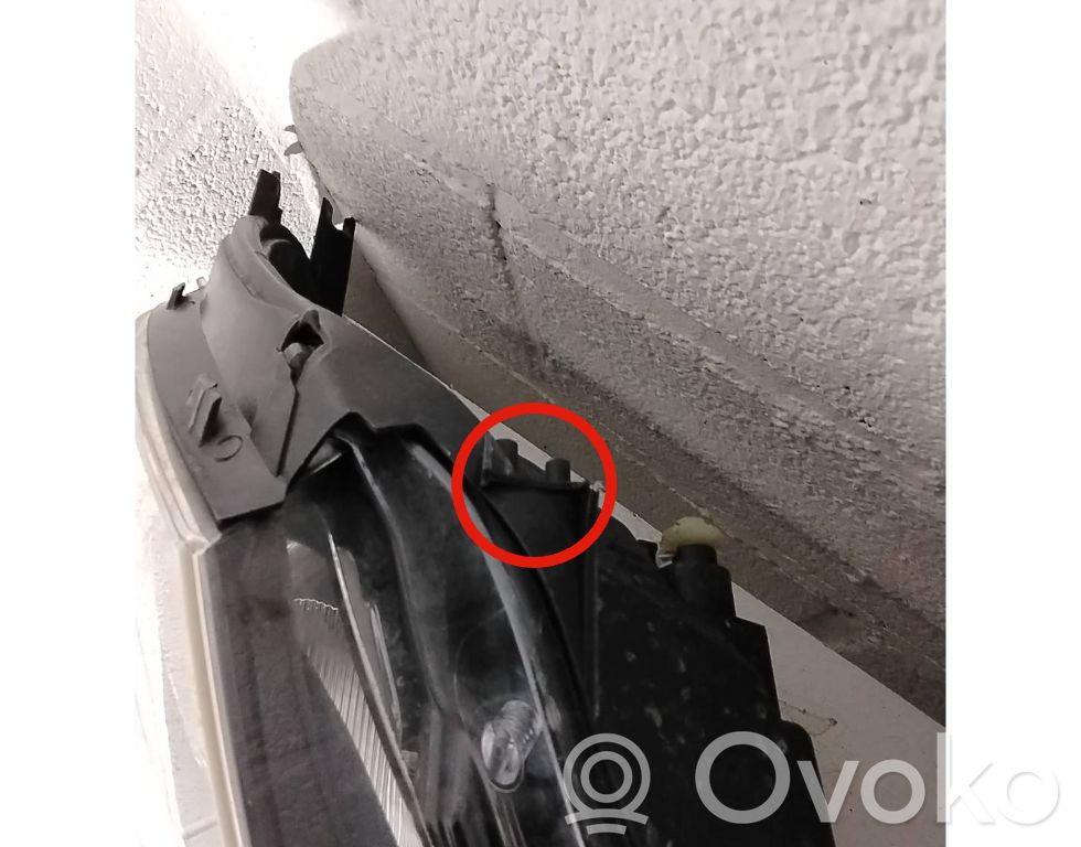 Renault Clio IV Lampa przednia 