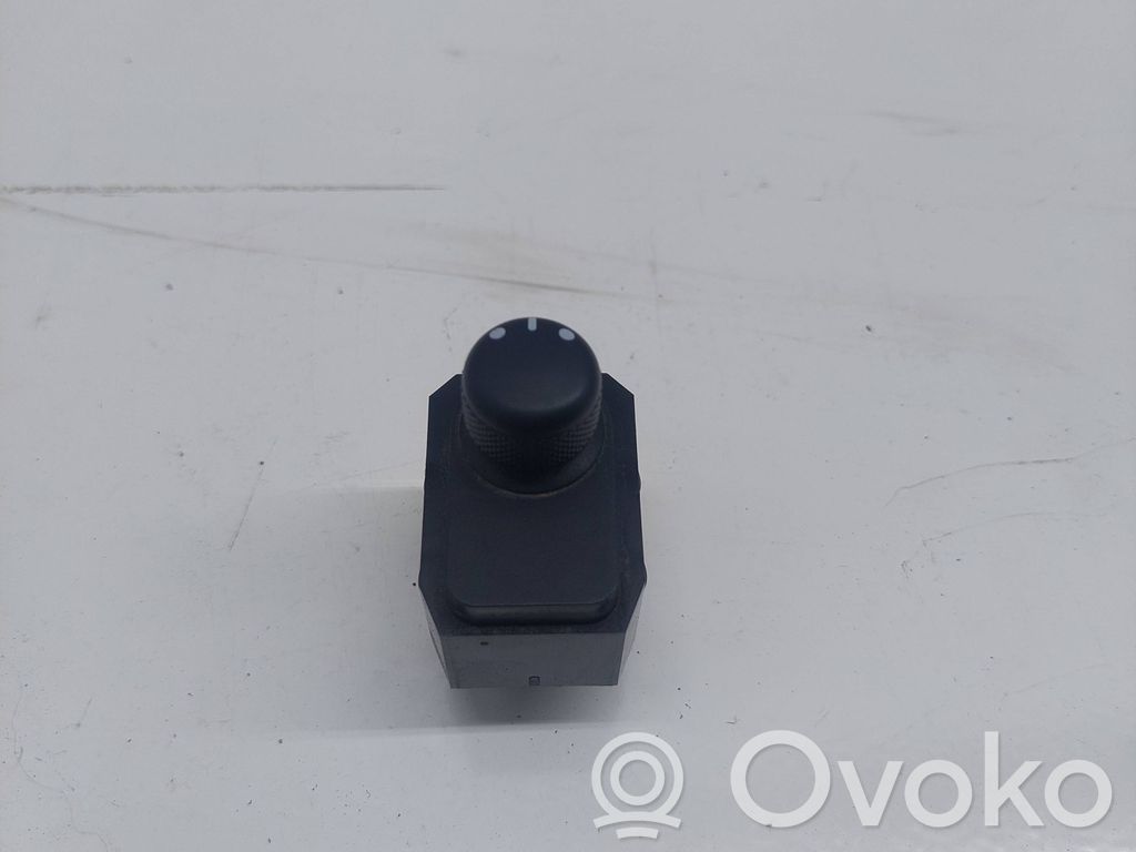 Wing mirror switch   62J00,0636T