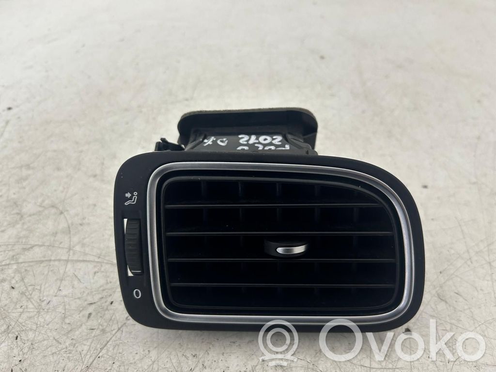 Volkswagen Polo V 6R Boczna kratka nawiewu deski rozdzielczej 