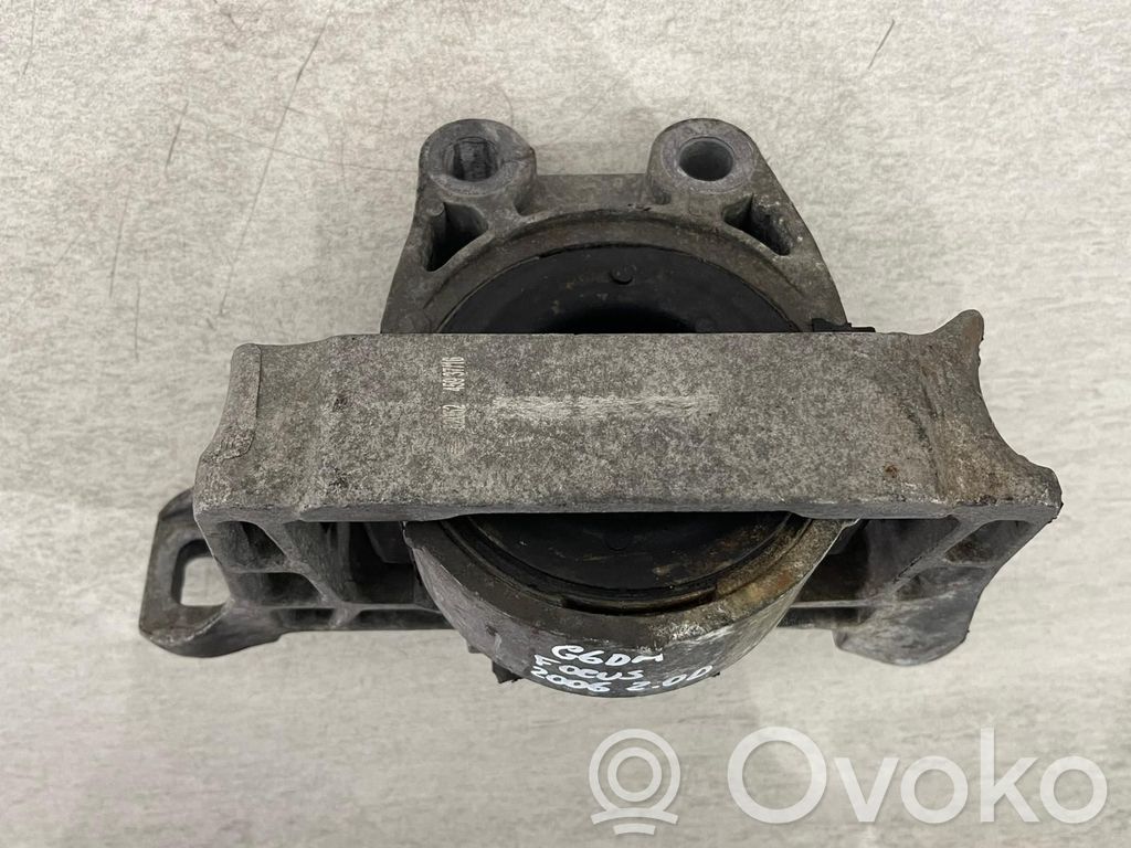 Ford Focus Engine mounting bracket 