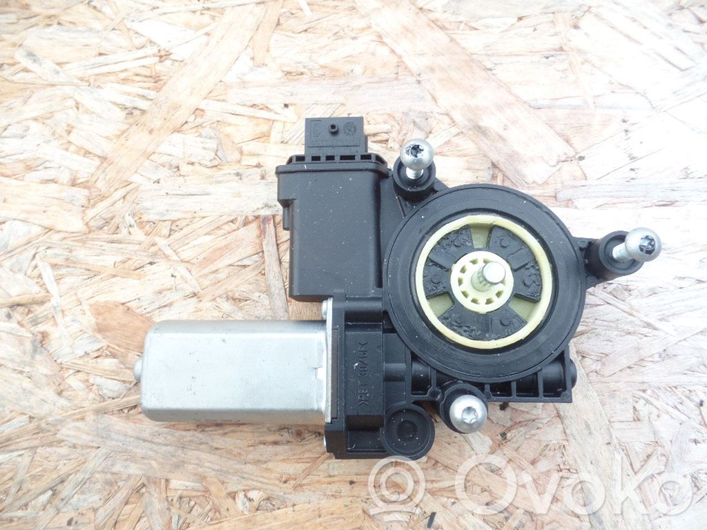 Opel Corsa D Silnik regulatora szyby drzwi przednich 
