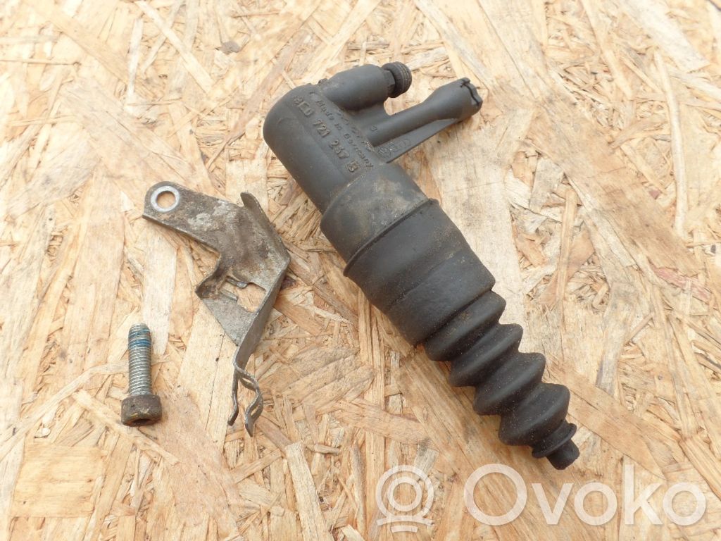 Audi A4 S4 B6 8E 8H Kytkimen apusylinteri 