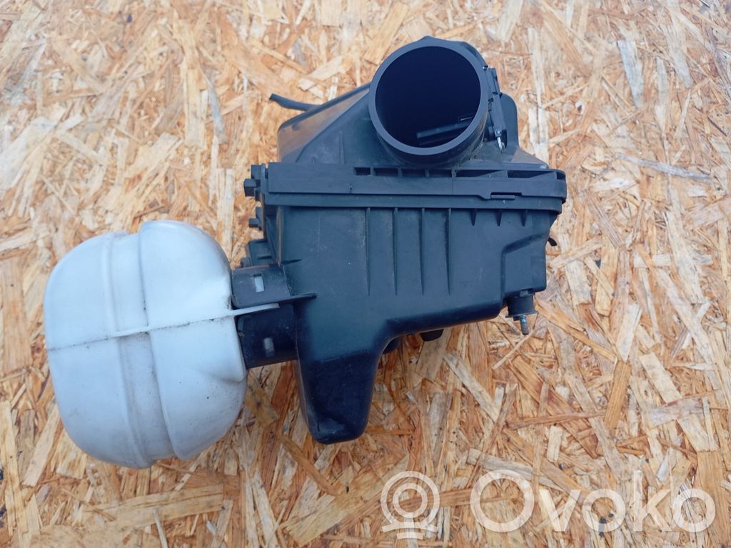 Subaru Outback Air filter box 