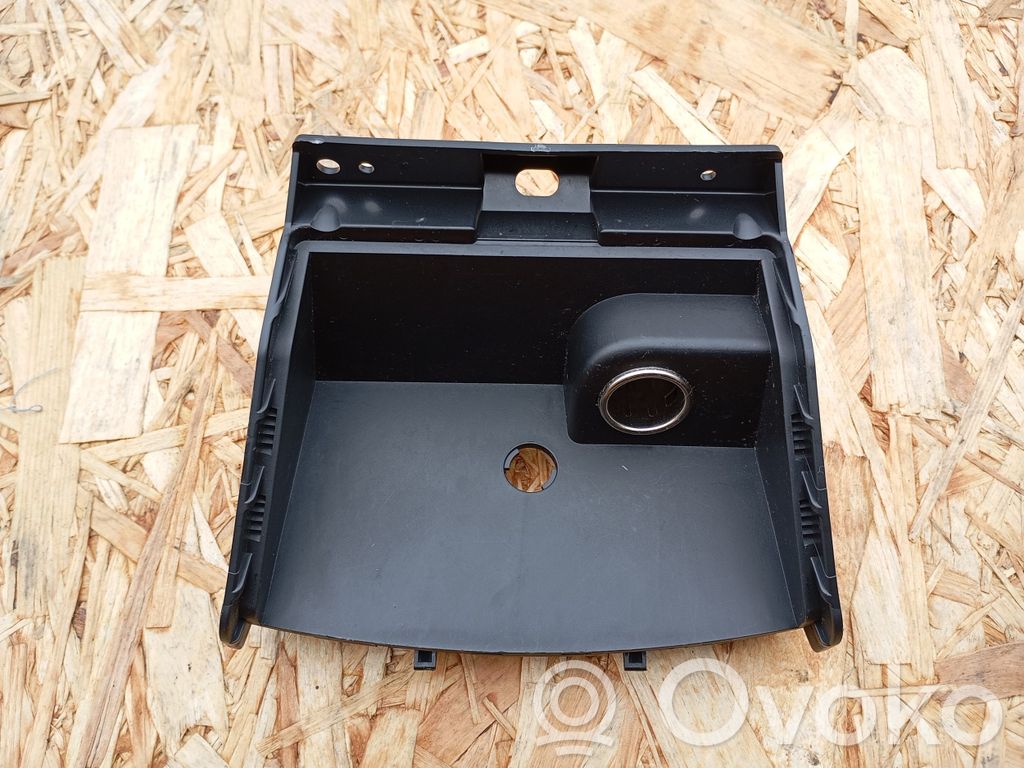 Subaru Outback Kita panelės detalė 