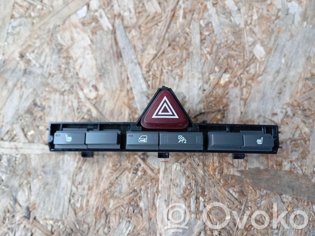 Hazard light switch   13205986