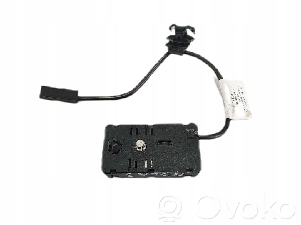 Tesla Model 3 Antenos stiprintuvas 