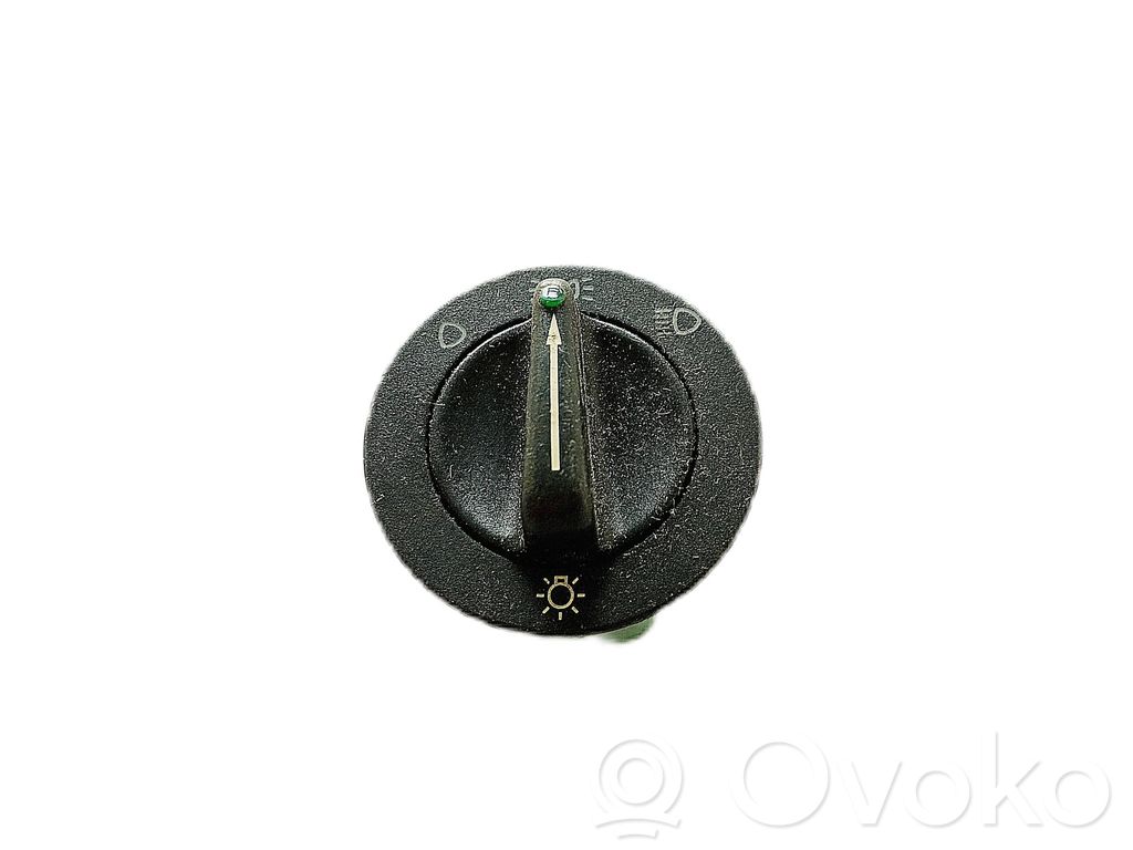 Light switch   8590838