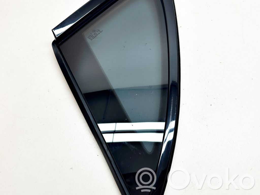 Porsche Macan (95B) Rear side window 