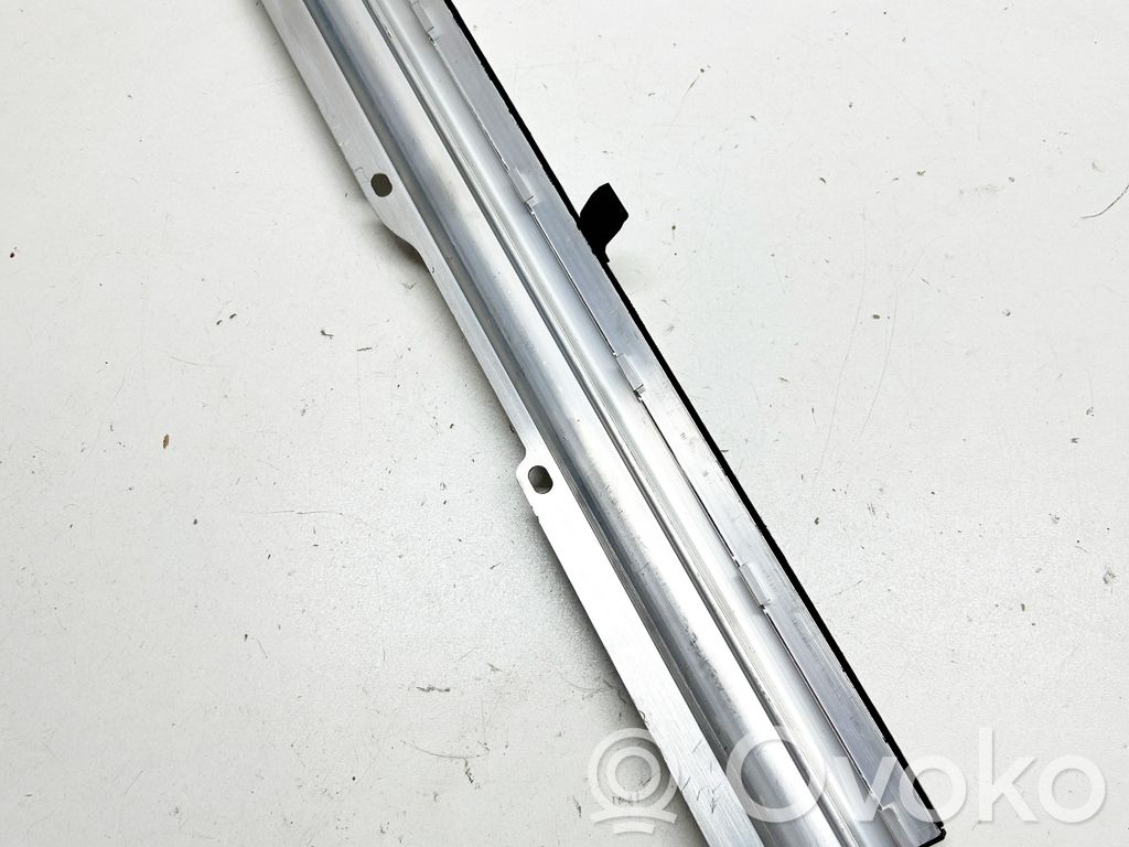 Zasłona przeciwsłoneczna / Zasłona szyby drzwi tylnych   7385055,3020511,003020016900