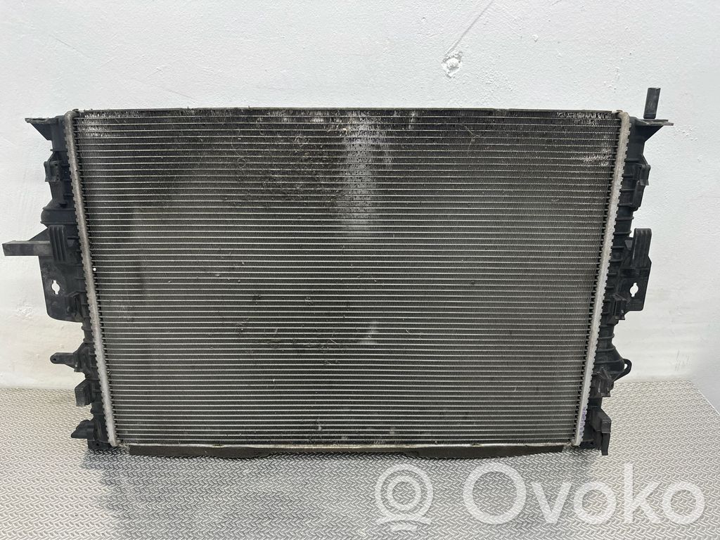 Volvo V40 Jäähdyttimen lauhdutin 