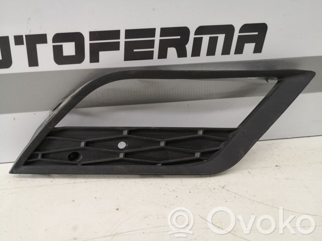 Seat Leon (5F) Etusumuvalon ritilä 