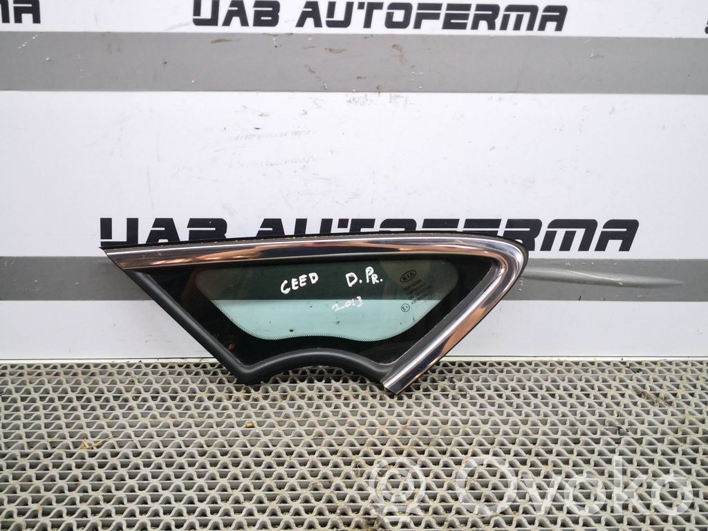 KIA Ceed Front triangle window/glass 