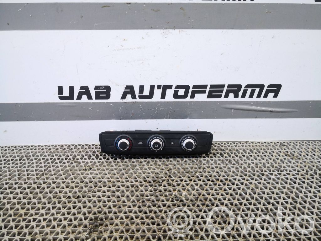 Climate control unit   8V0820047F
