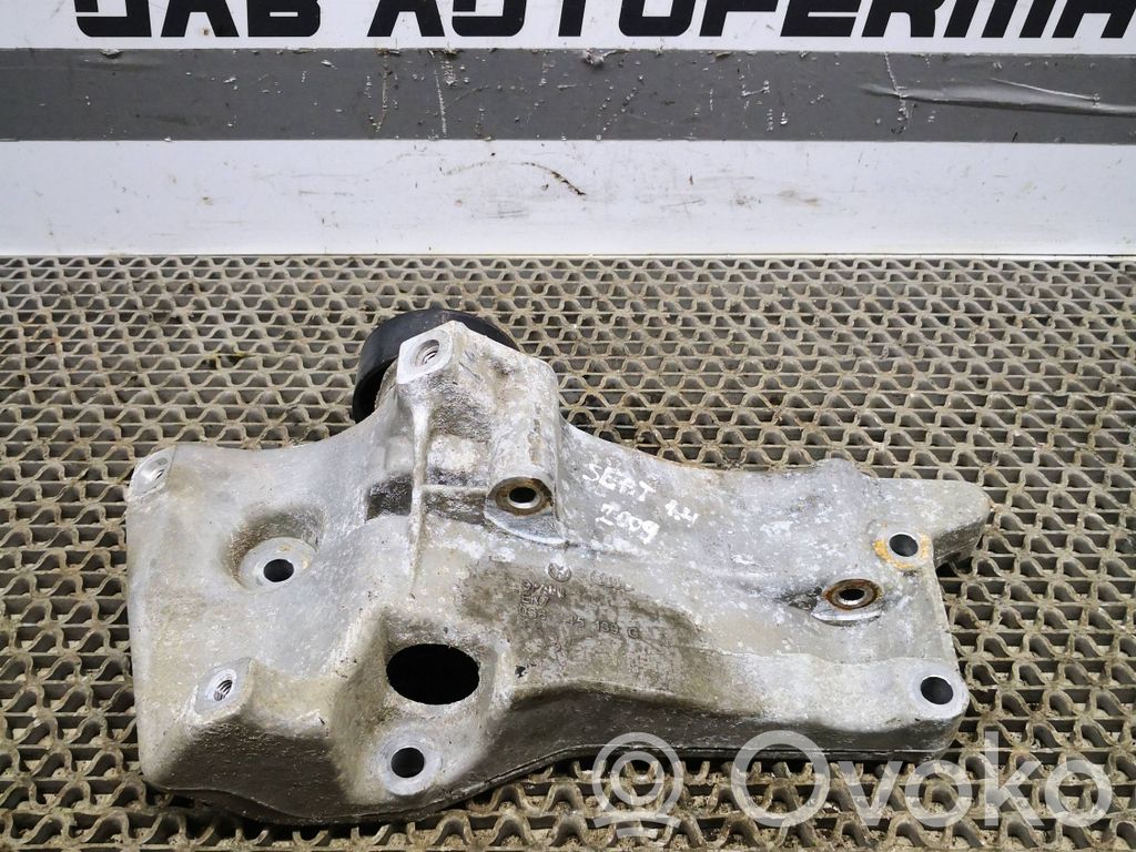 Seat Ibiza IV (6J,6P) Engine mounting bracket 