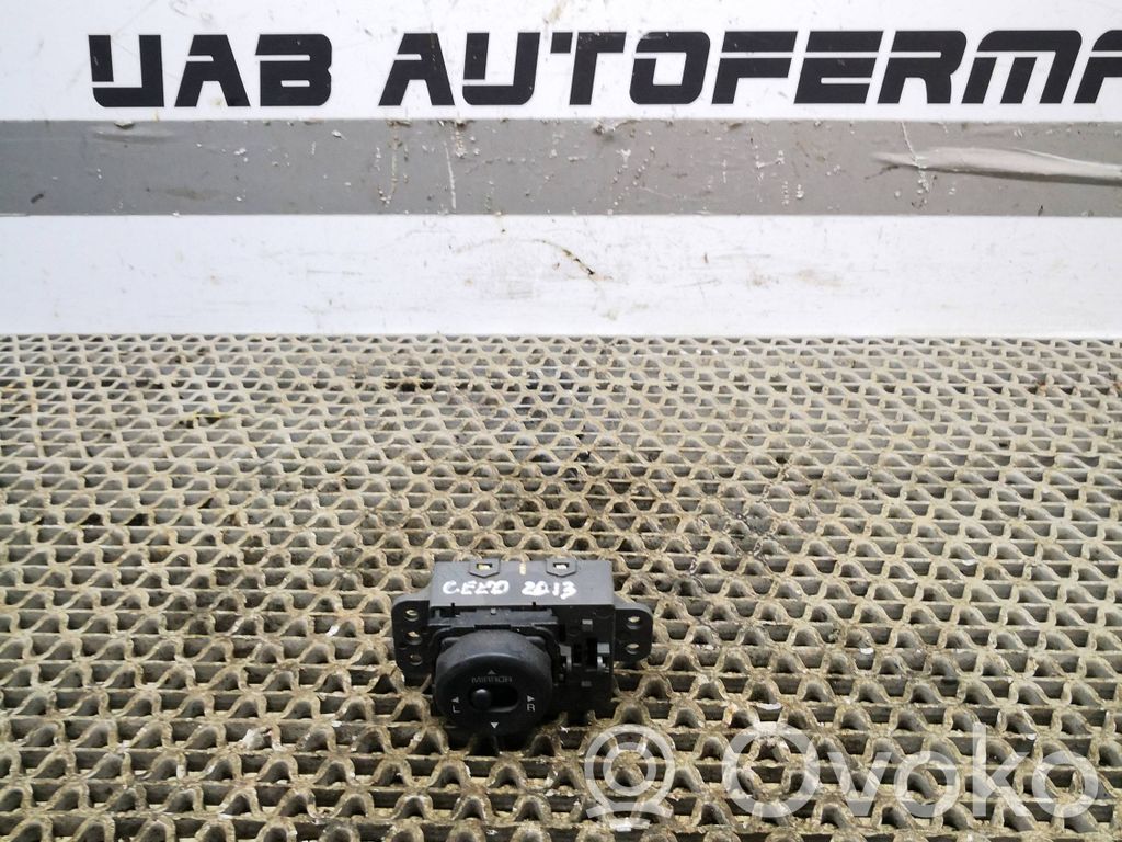 KIA Ceed Wing mirror switch 