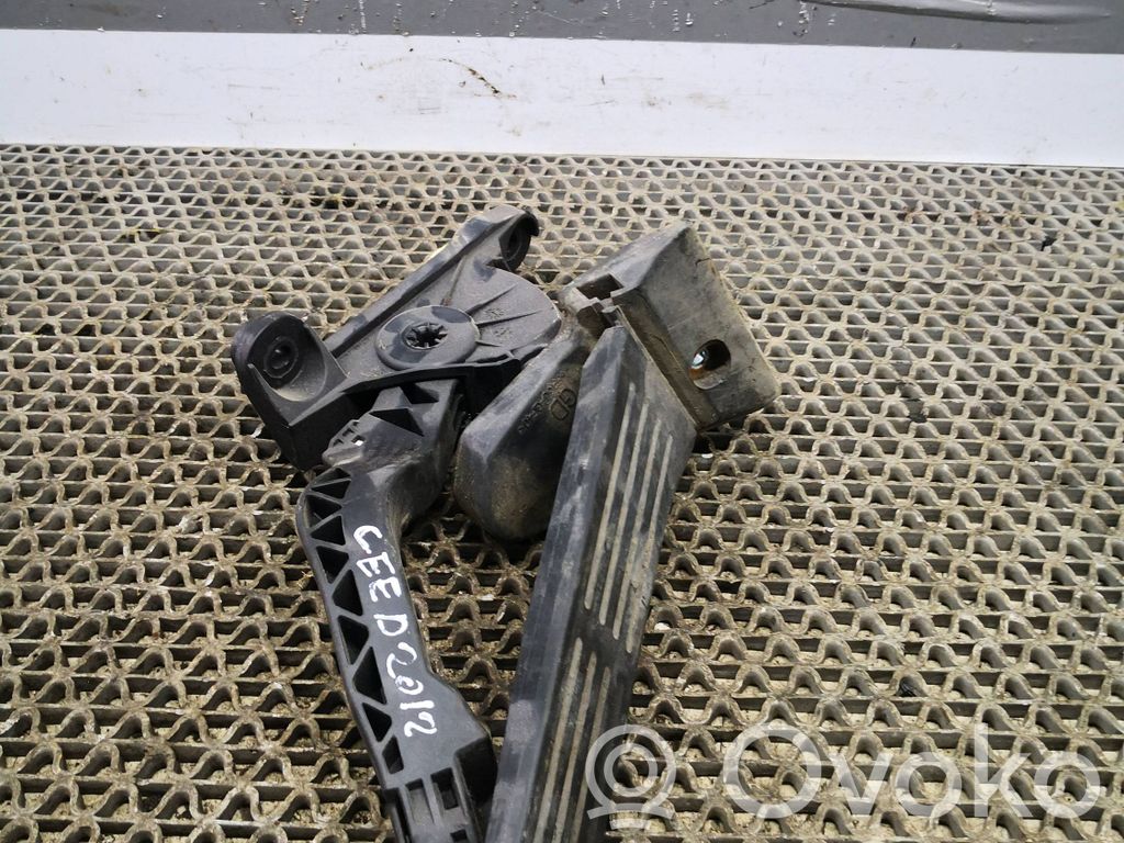 Pédale d'accélérateur   32700A6900