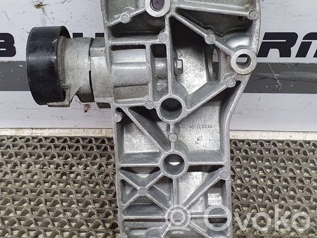 Seat Ibiza IV (6J,6P) Engine mounting bracket 