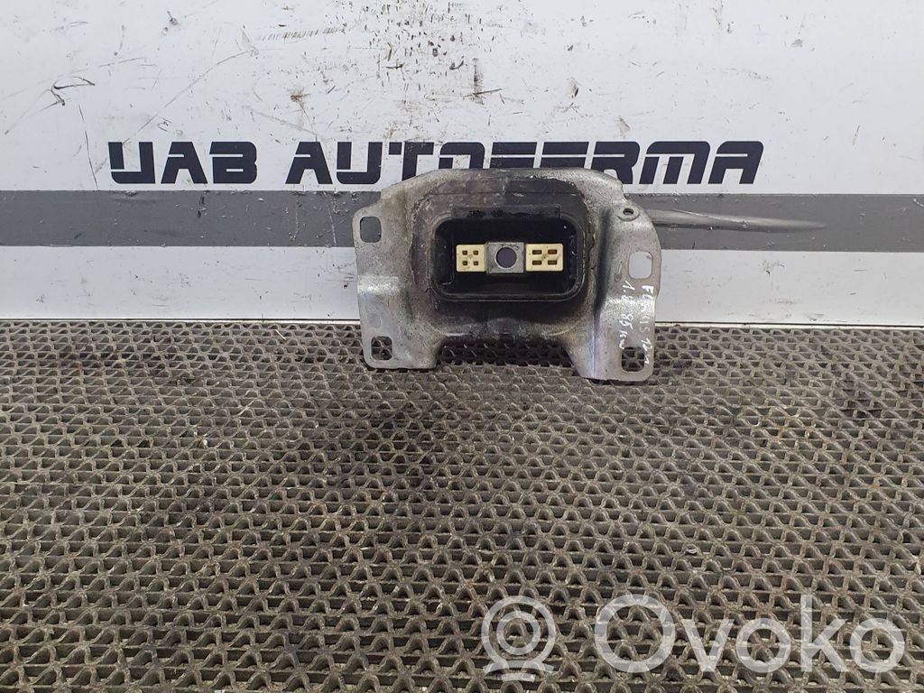 Ford Focus Engine mount bracket 
