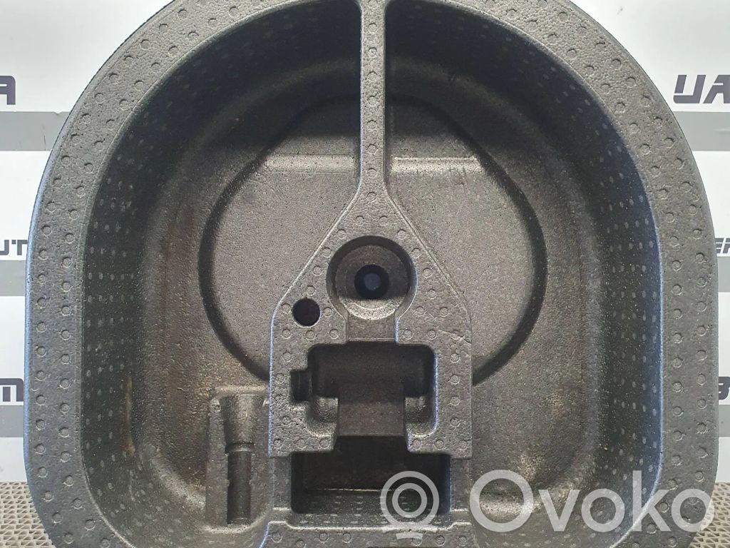 Ford Focus Tool box 