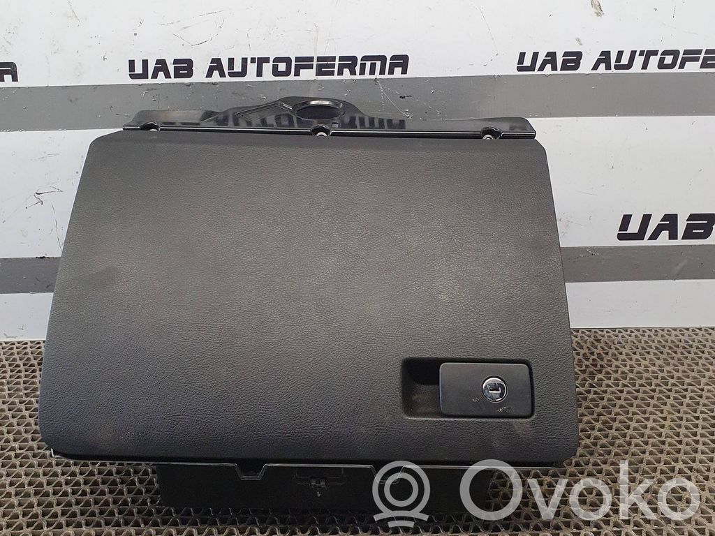 Volkswagen PASSAT B6 Mantu nodalījums 