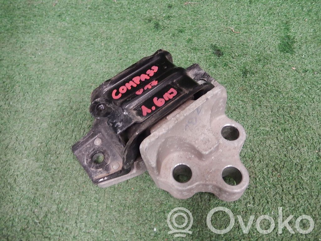 Jeep Compass Engine mount bracket 