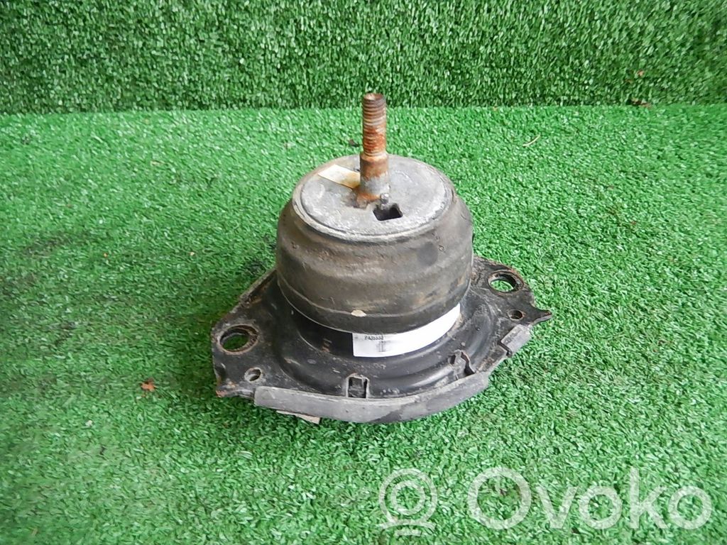 Jeep Grand Cherokee Engine mount bracket 