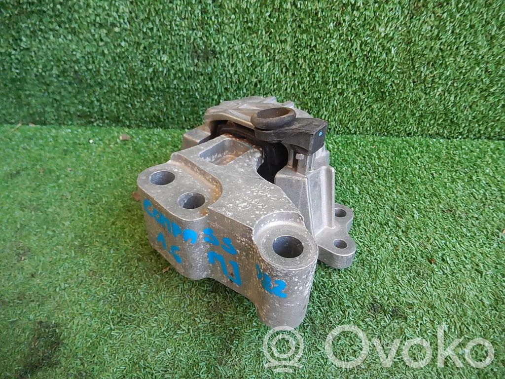 Jeep Compass Engine mount bracket 