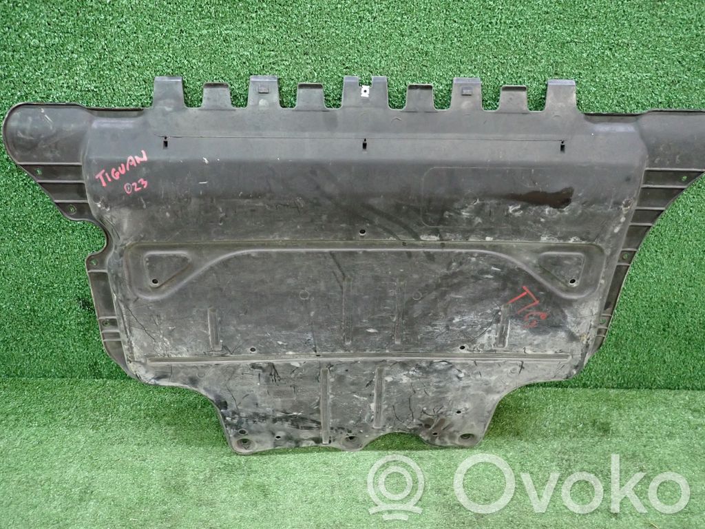 Volkswagen Tiguan Engine splash shield/under tray 