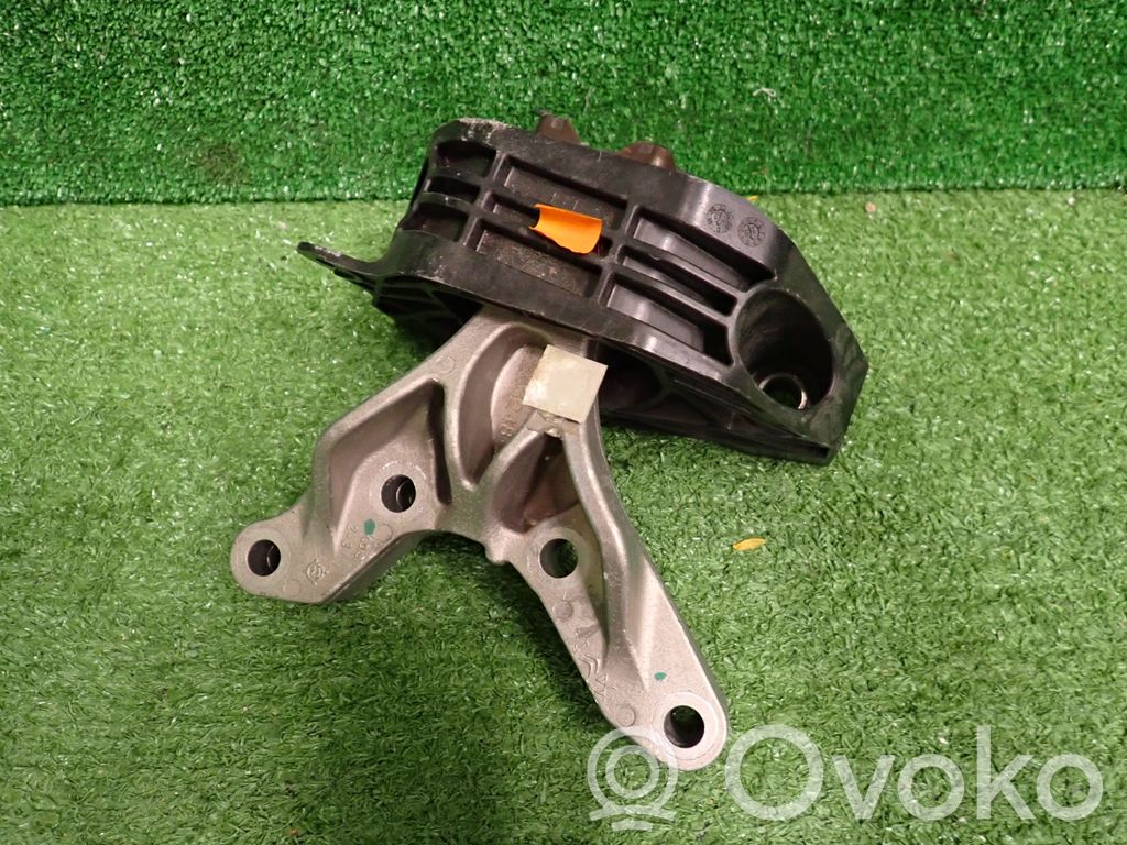 Citroen C3 Engine mount bracket 