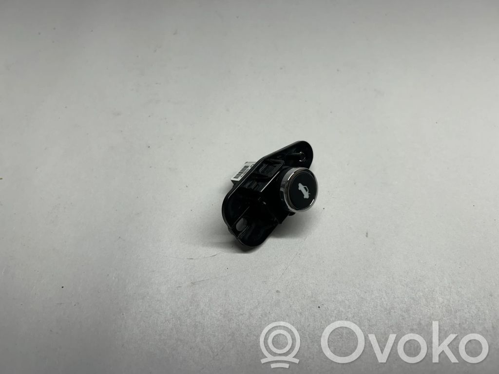 Tailgate/boot open switch button   68141864AA