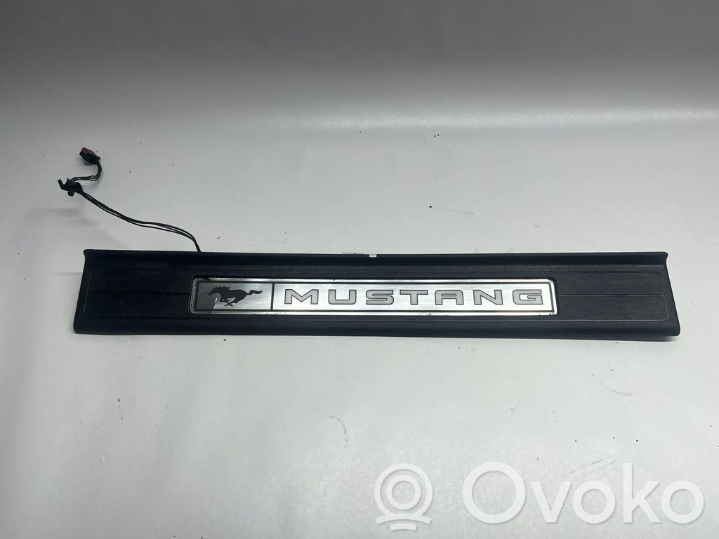 Ford Mustang VI Osłona listwy przedniej 