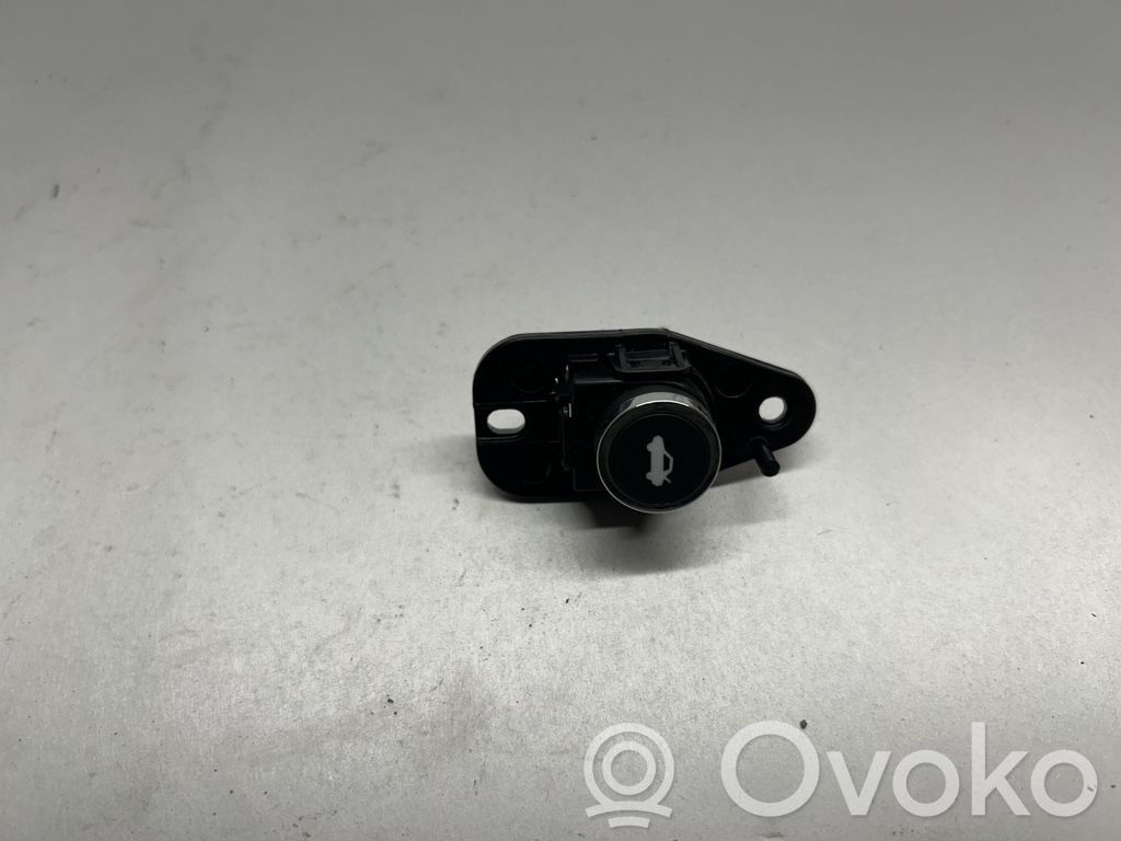 Tailgate/boot open switch button   68141864AA