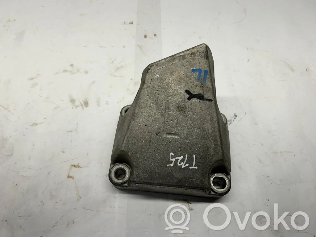 Dodge Challenger Engine mounting bracket 