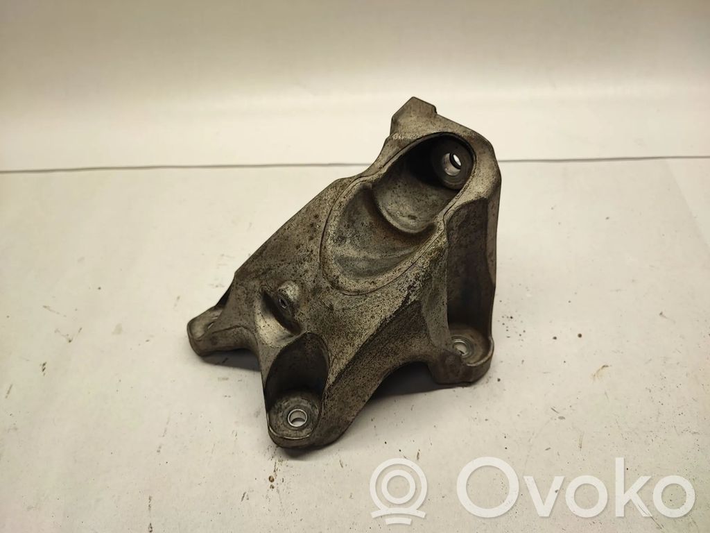 Engine mounting bracket   P23104516,23104516