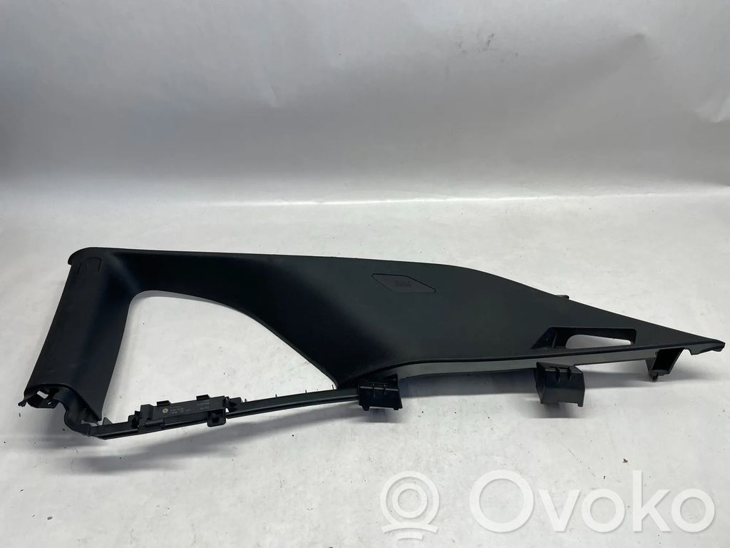 Dodge Challenger (C) pillar trim 