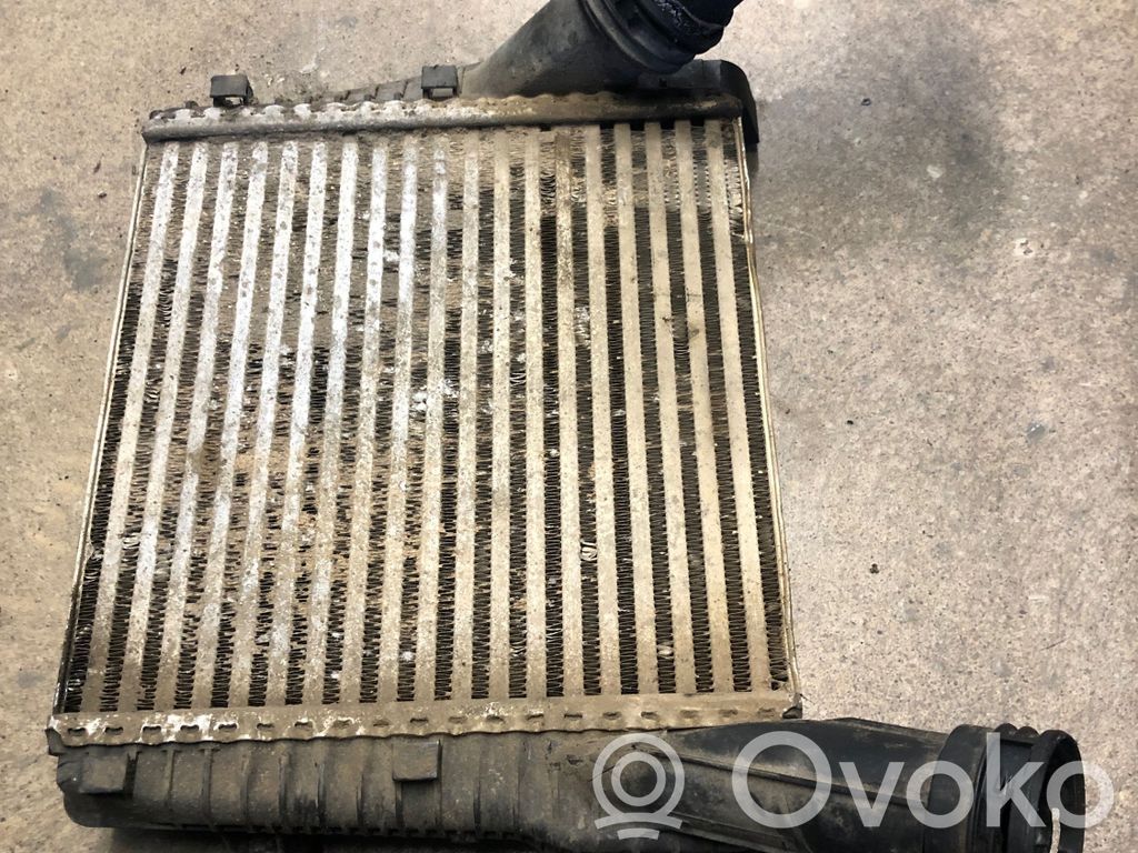 Audi Q7 4L Interkūlerio radiatorius 
