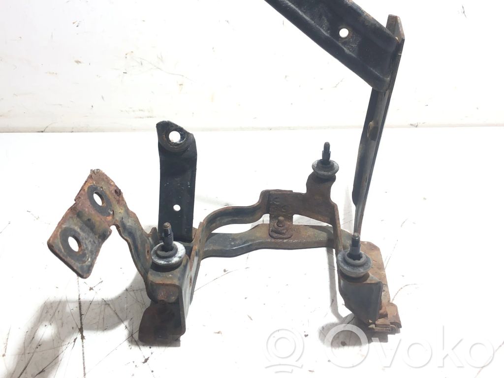 Ford Focus C-MAX Power steering pump mounting bracket 