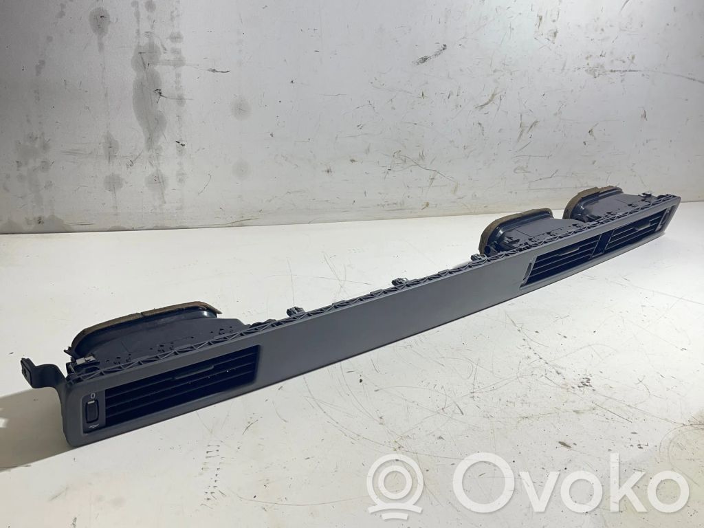 Volvo V70 Centrinės oro grotelės 