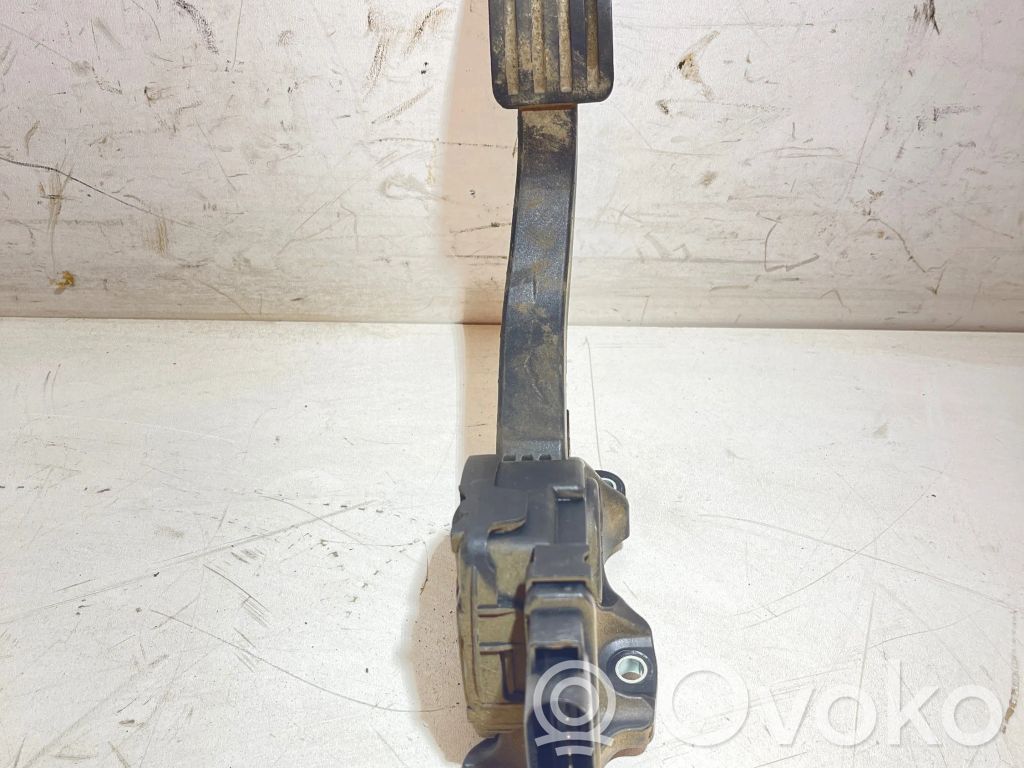 Volvo V70 Accelerator throttle pedal 